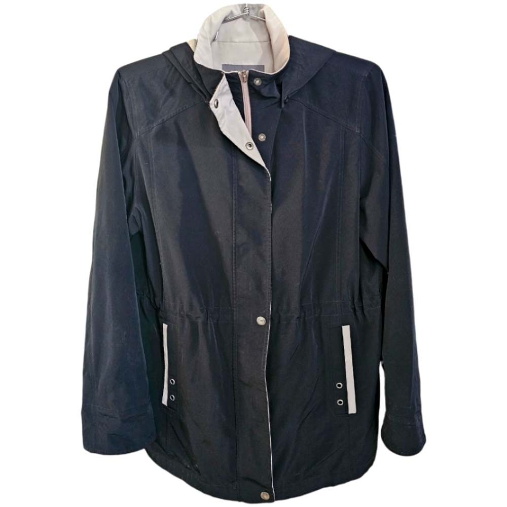 Liz Claiborne rain jacket with hood. Large - Picture 4 of 7
